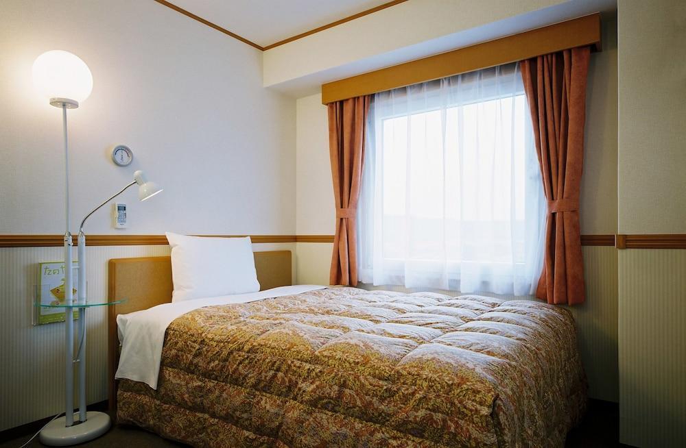 Toyoko Inn Saitama Iwatsuki Ekimae Bagian luar foto